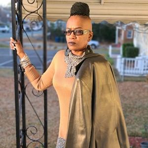 Meet your Posher, Shay...